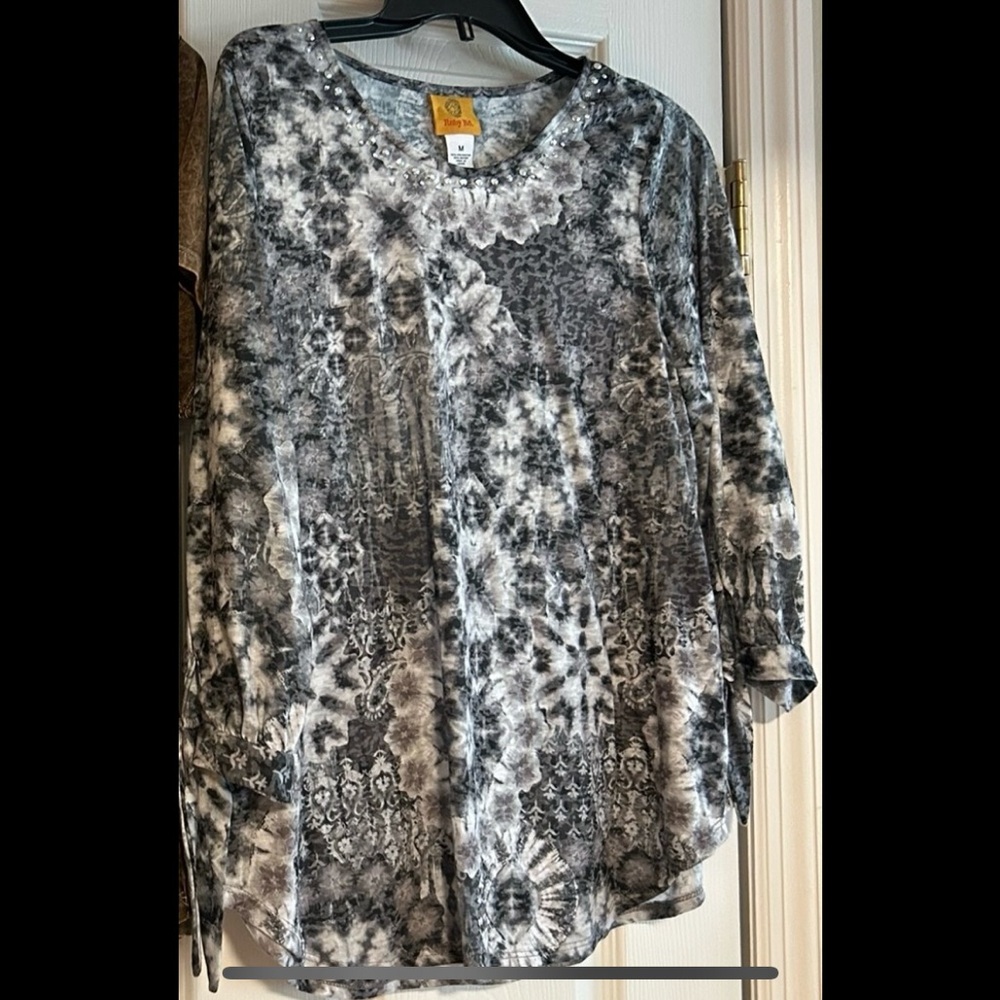 Ruby Rd. Black and Gray Tie-Dye Tunic